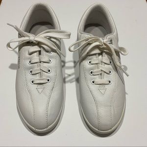 Easy Spirit, Size 7, Women’s, NWOT, White, Leather, Anti-Gravity Sneaker